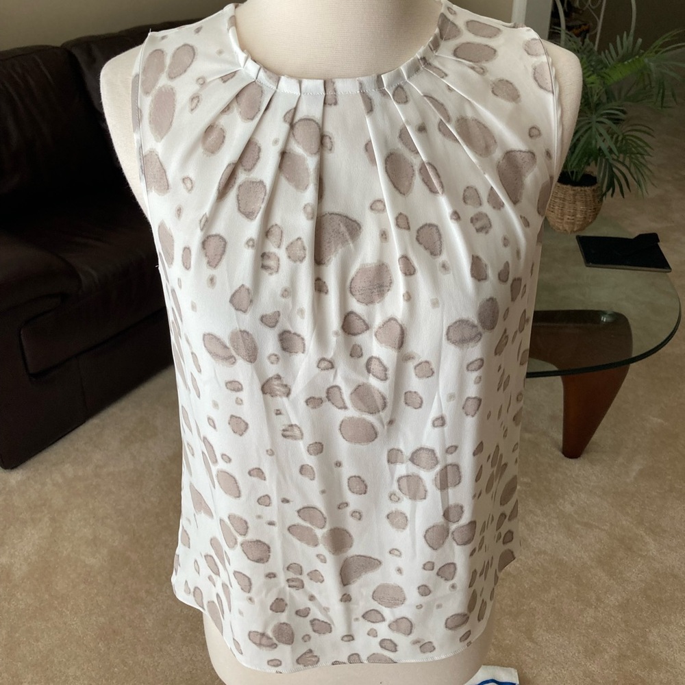 EUC Ann Taylor “Snow Leopard” Sleeveless Shell